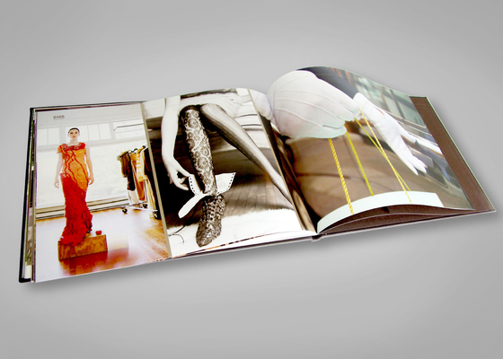 128gsm 140gsm 157gsm หนังสือปกแข็งสุดหรูการพิมพ์ Art Coffee Table Photo Book