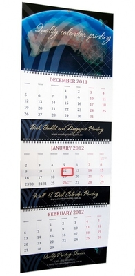 กระดาษแข็งสีเทาตารางปฏิทินตั้งโต๊ะการพิมพ์ปฏิทินติดผนัง Hot Stamping